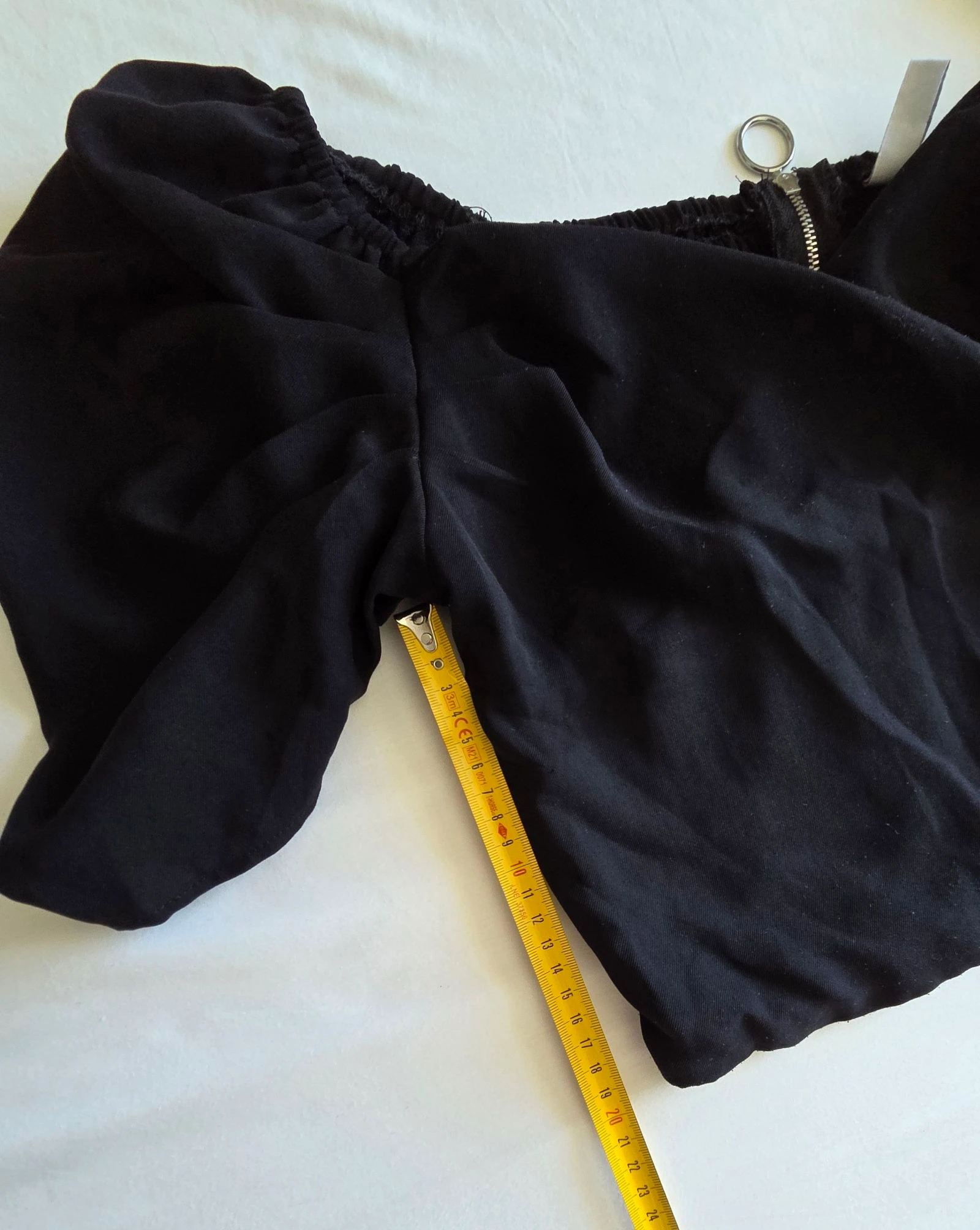 Crop top negro Amisu XS 34 top cache-cœur hombros descubiertos con cremallera en la espalda – photo 10